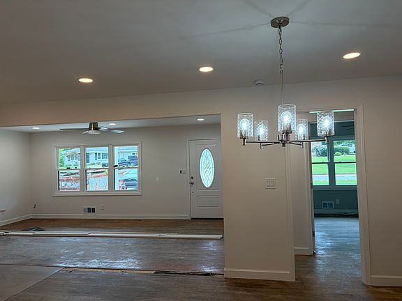 3rd image of 444 Maxwell Rd