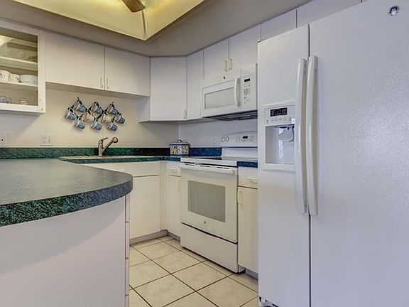 5th image of 4410 Warren Ave APT 213