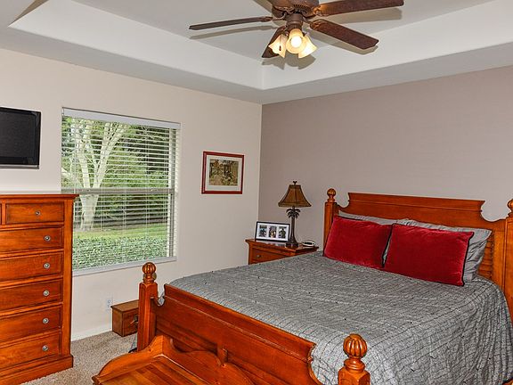 5th image of 26 Pinehurst Dr