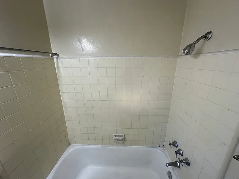 Silverlake Garden Apartments — Photo 55