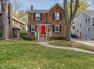 1444 Yorkshire Rd, Grosse Pointe Park, MI 48230