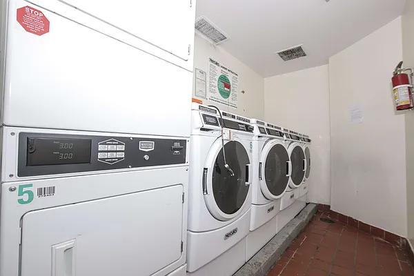 Rented by Avenues Real Estate | media 9