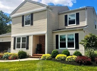 8 Dubois Round, Hillsborough, NJ 08844