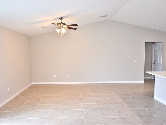 4th image of 301 SW Log Dr