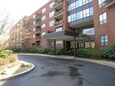 210 Nahanton St APT 113, Newton, MA, 02459