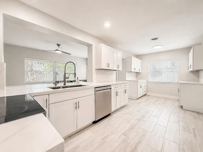1200 NW 76th Ave — Photo 7