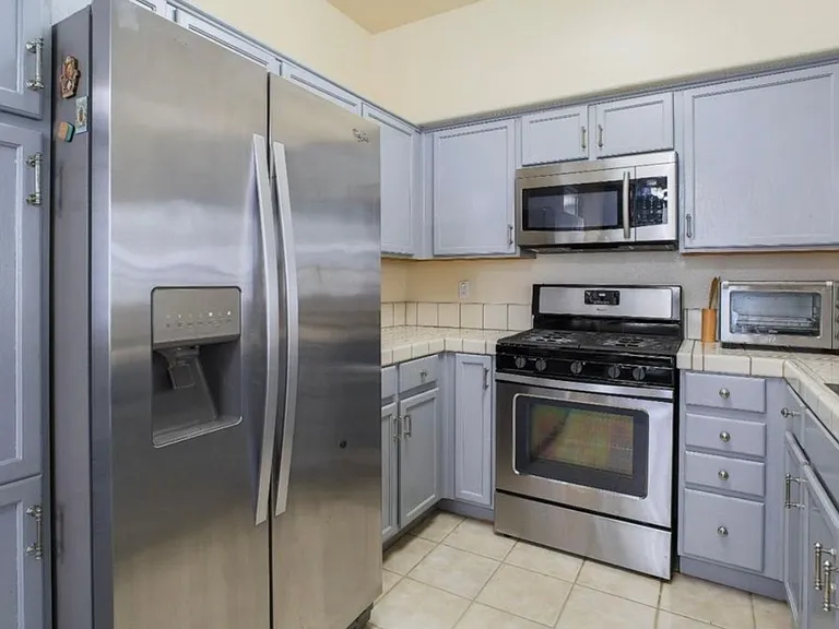 588 Gardenia Pl — Photo 6