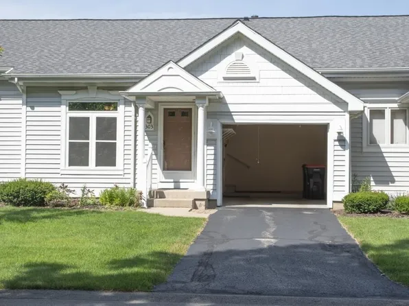 303 Shoreside South Dr SE, Grand Rapids, MI 49548