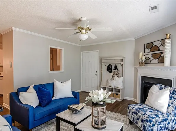 7133 W Friendly Ave APT A, Greensboro, NC 27410