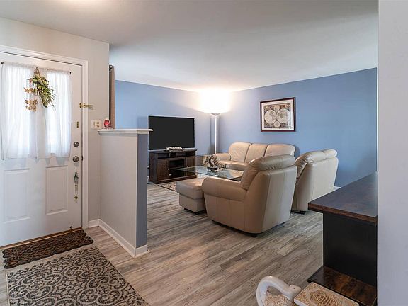 2nd image of 1066 Mohegan Ln