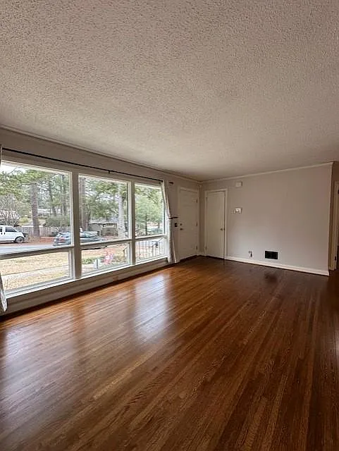 3 bed, 1.5 bath, 1215 sqft, $1,975 — Photo 4