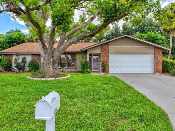 3799 Aster Dr, Sarasota, FL 34233