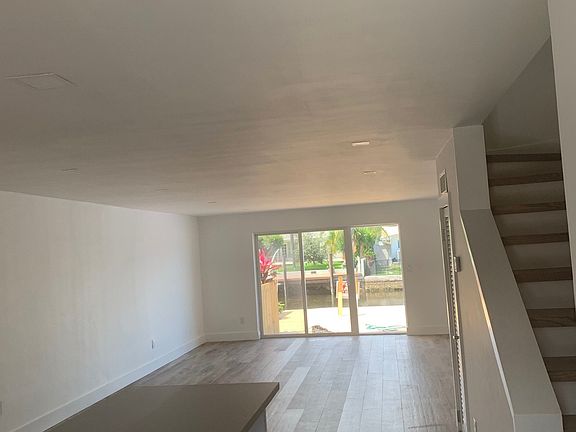 5th image of 2111 NE 123rd St