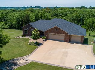 17032 Cedar Ridge Rd, Dubuque, IA 52002