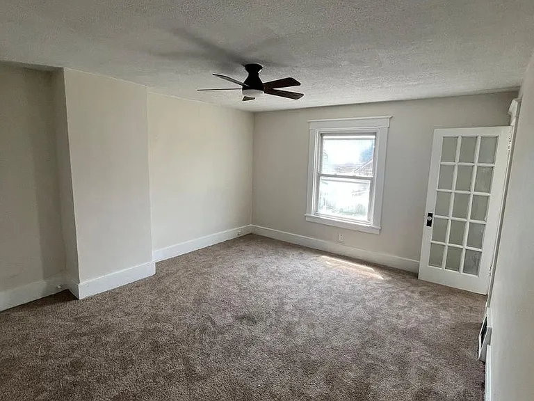 1714 Victoria Ave — Photo 11