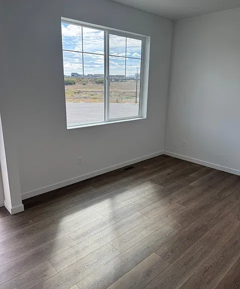 Living room left of entrance. Beautiful views of mountains.