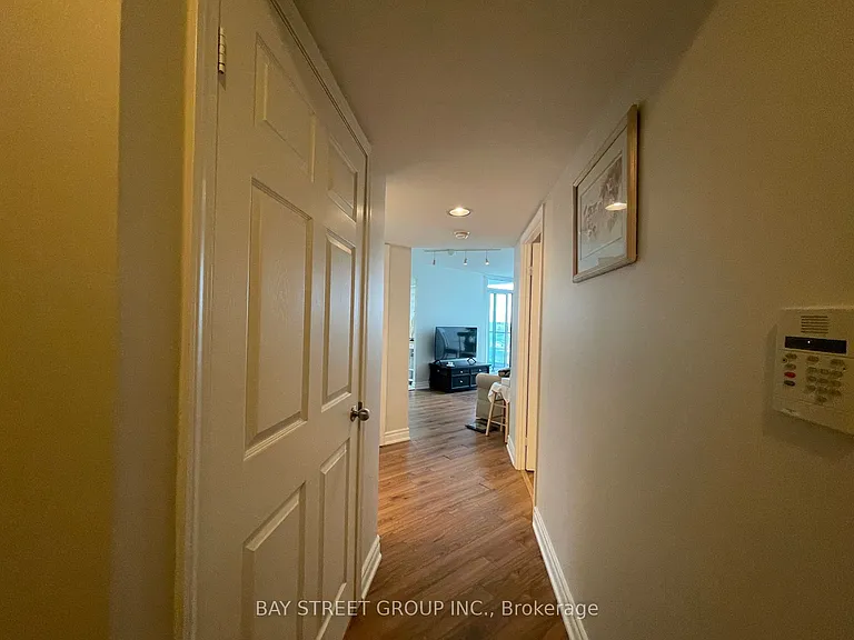 28 Harrison Garden Blvd #911 — Photo 4