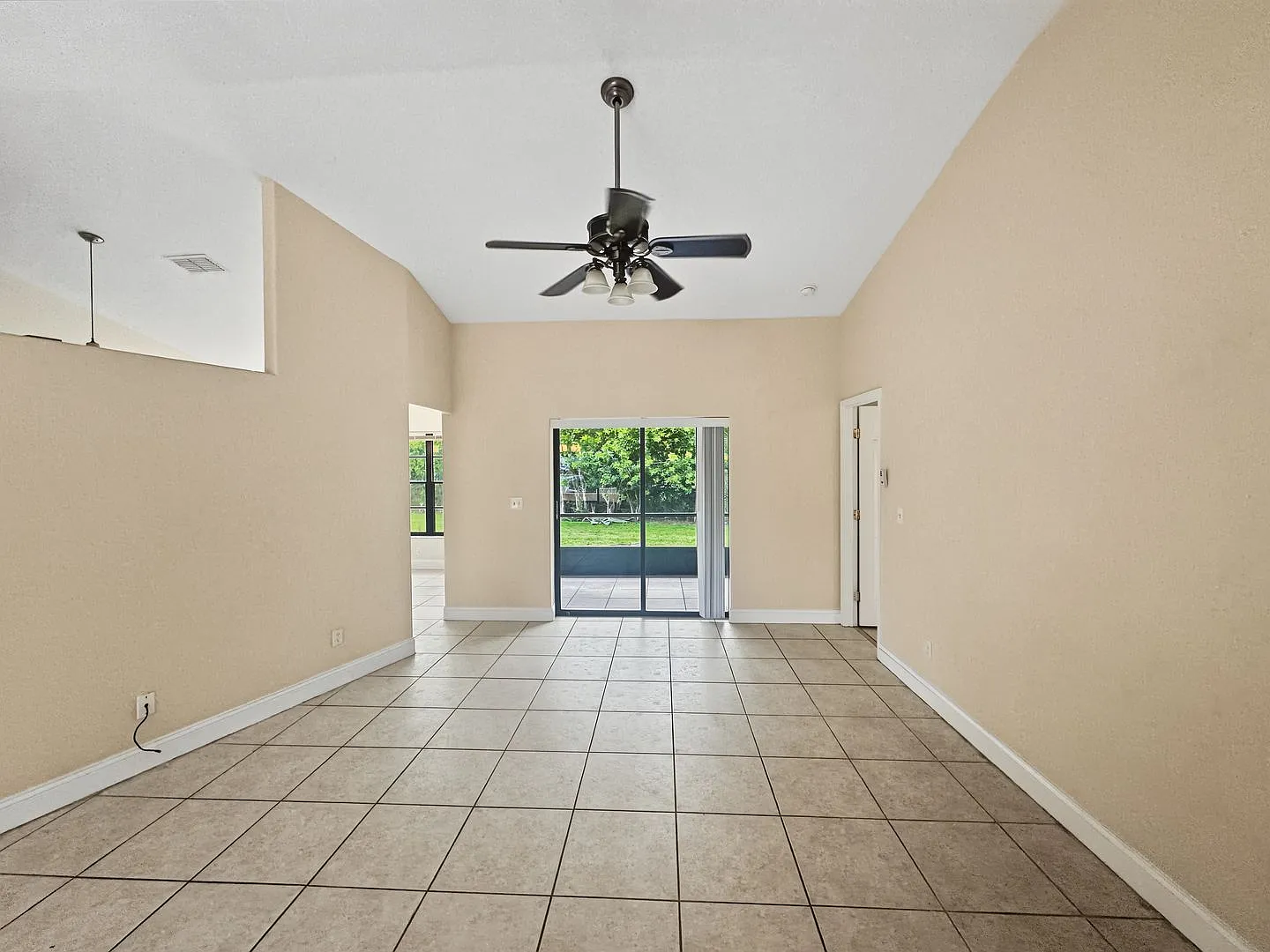 3 Bed / 2 Bath Home for Rent in Fort Myers — Photo 4