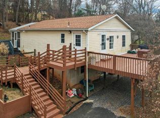 499 Rome Beauty Dr, Linden, VA 22642