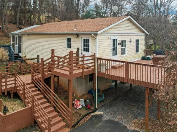 499 Rome Beauty Dr, Linden, VA 22642