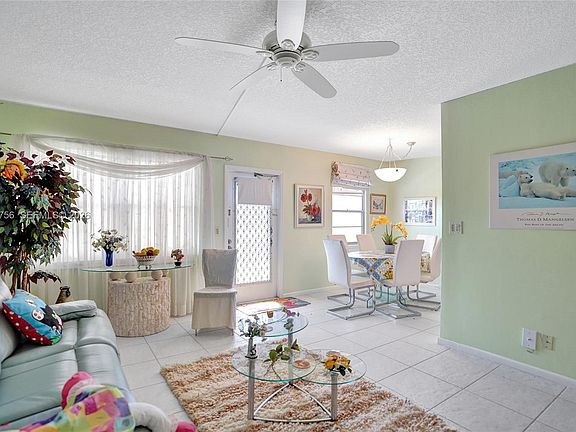 5th image of 4079 Cambridge Cir #4079-D