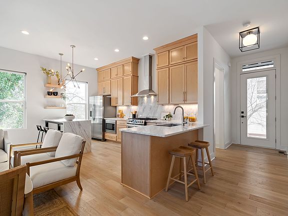 4th image of 1120B 38th Ave N