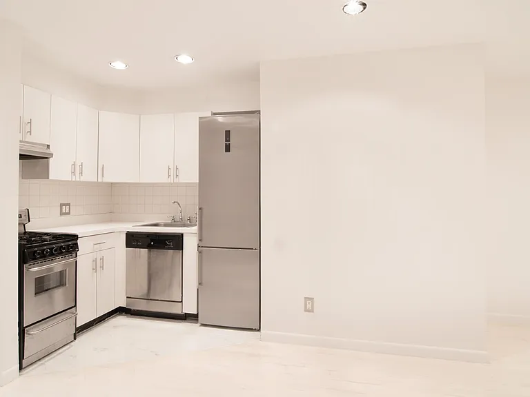 150 W 58th St #5C — Photo 6
