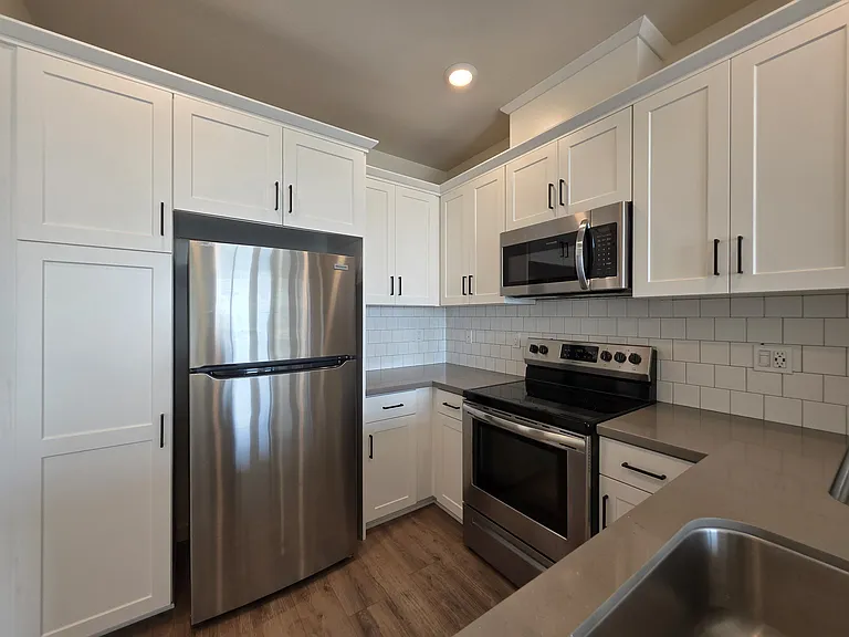 312 N Palm Ave #304 — Photo 3