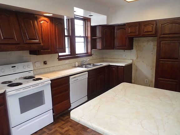 3rd image of 5630 W Eastwood Ave