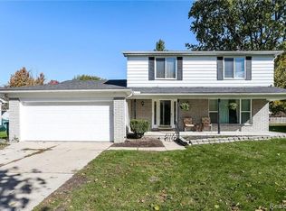 18266 Rainbow Dr, Lathrup Village, MI