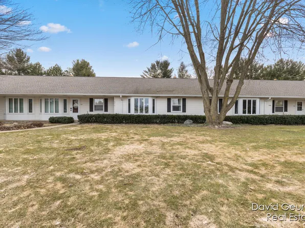 7312 Pinegrove Dr, Jenison, MI 49428