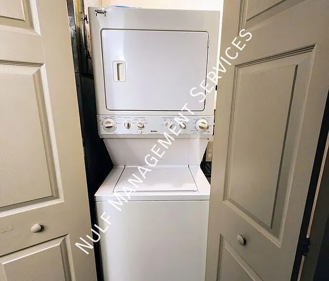 5104 Butler St #2 — Photo 7