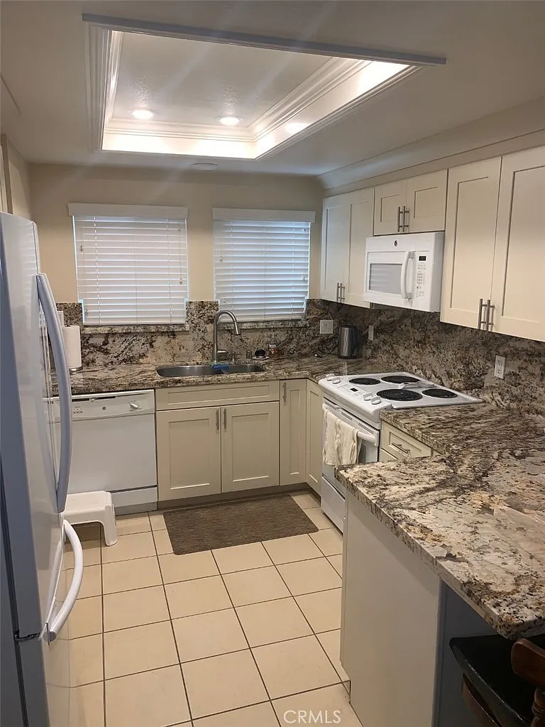 2 bed, 1040 sqft, $2,850 — Photo 4