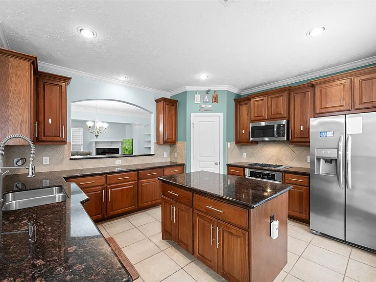 3410 Skyline Village Dr — Photo 26