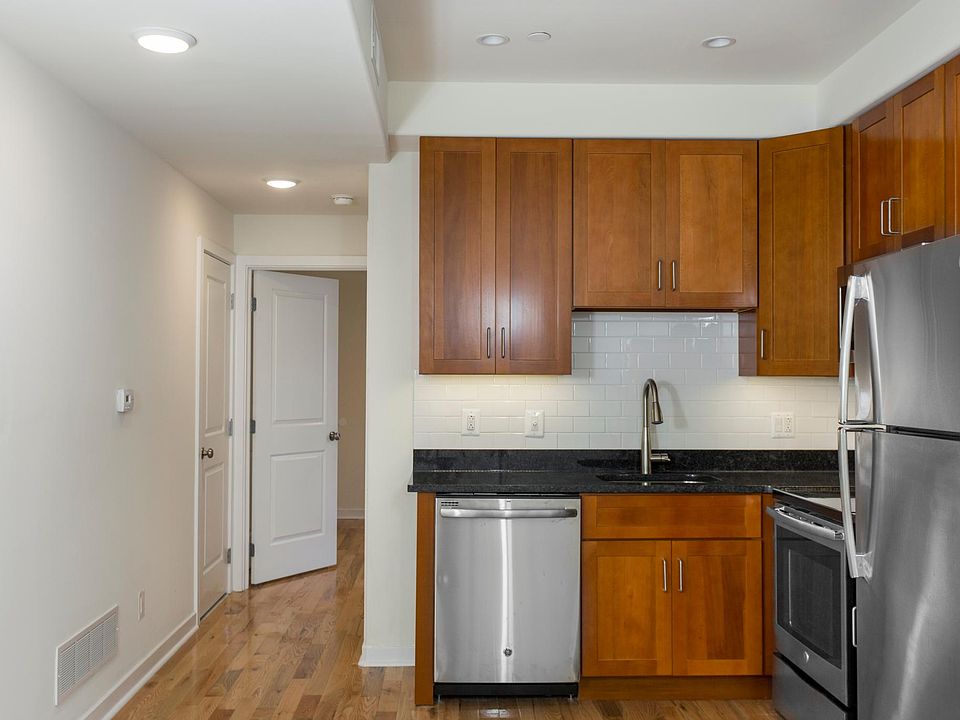 1st image of 1536 Catharine St #B