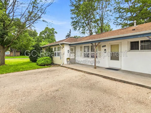 913 3rd St #909, McHenry, IL 60050