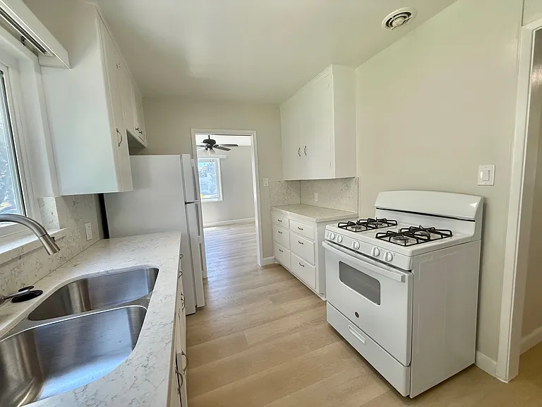 919 E Carson St #1 — Photo 12