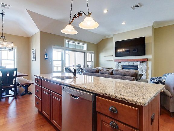 3rd image of 616 Scenic Road #404