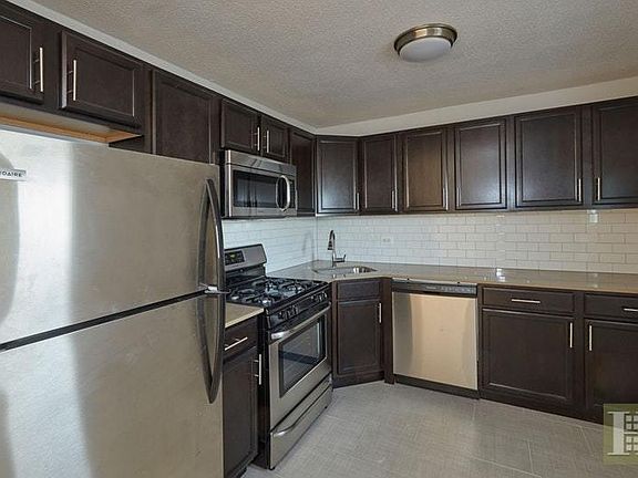 3rd image of 546 Main St APT 439