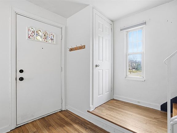 5th image of 320 Marylea Ave
