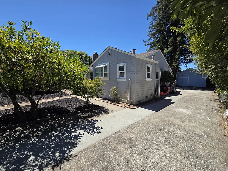 131 N San Pedro Rd — Photo 3