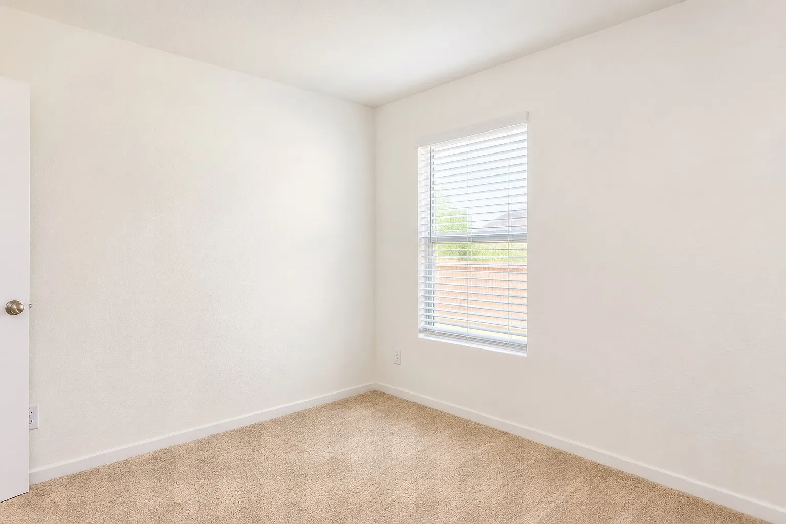 3 bed, 1411 sqft, $1,999 — Photo 4