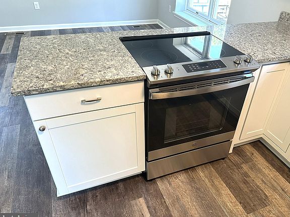 5th image of 724 White Sands Dr