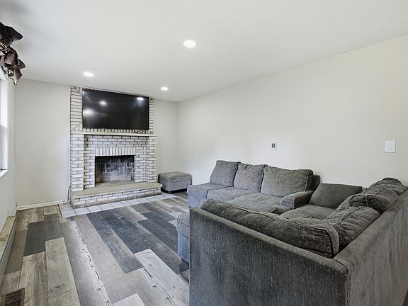 5th image of 6932 W 10th St