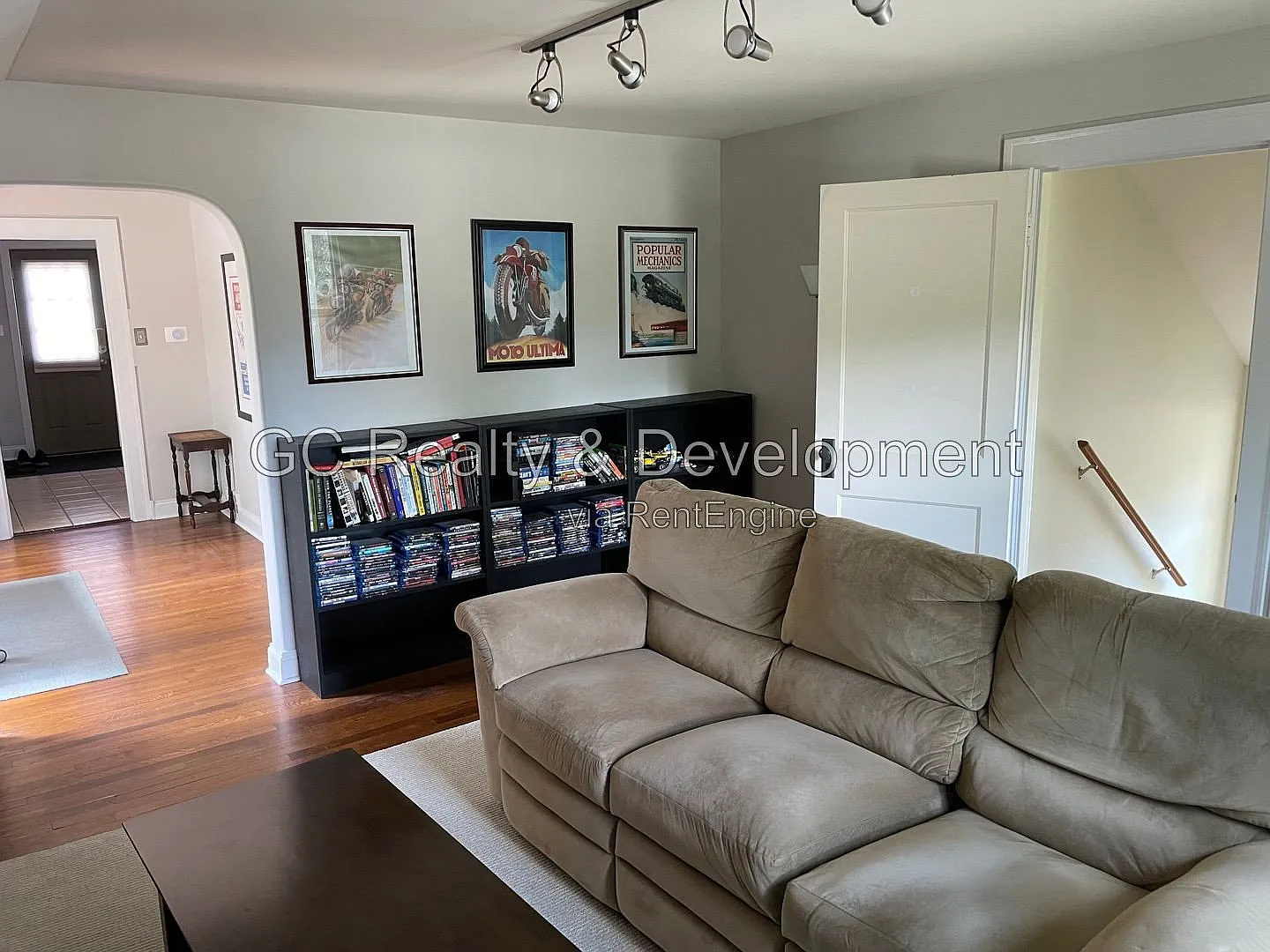 3 bed, 2.0 bath, 819 sqft, $1,550 — Photo 2