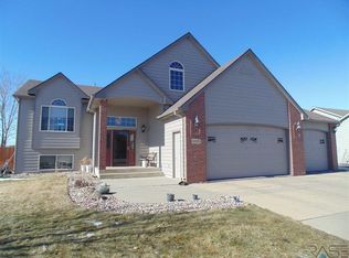 2005 S Campbell Trl, Sioux Falls, SD 57106
