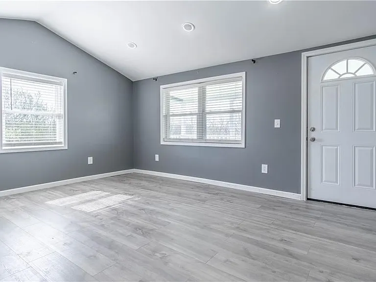 14530 Dodge Ave — Photo 16