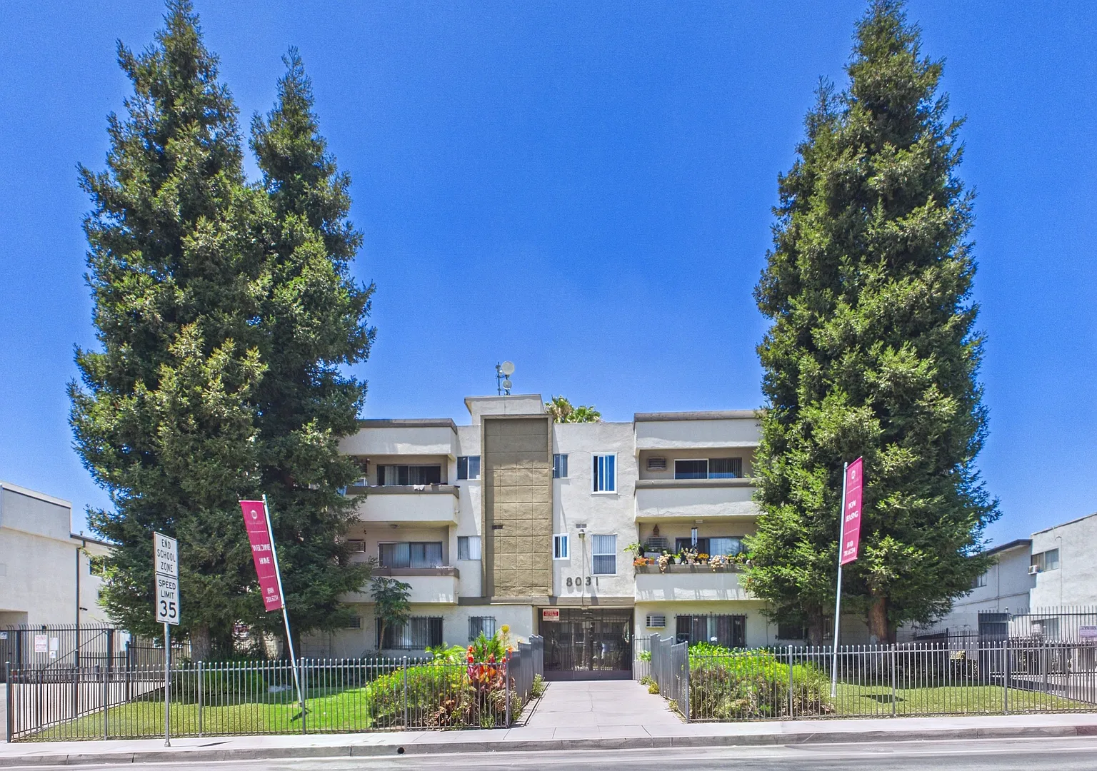 Sepulveda Manhattan Apartments — Photo 1