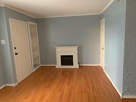 4th image of 9839 Park Lane Ct