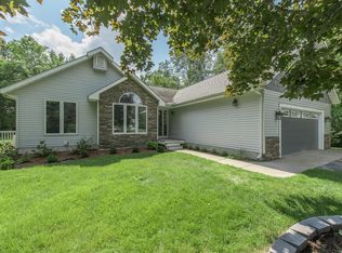 2988 E Oakhaven Ct, Midland, MI 48642